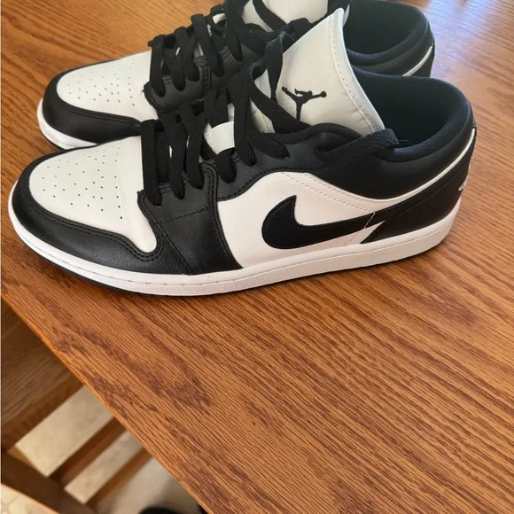 Basically brand new women’s 9.5 Air Jordans low dunk pandas - Picture 2 of 4
